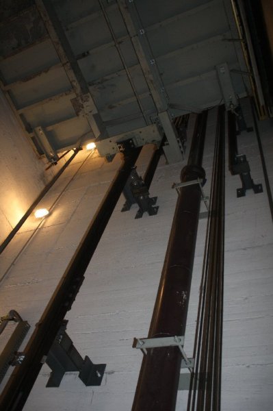 Dettaglio su vano ascensore realizzato a Verbania