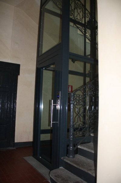 Dettaglio su ingresso ascensore realizzato a Milano - 4