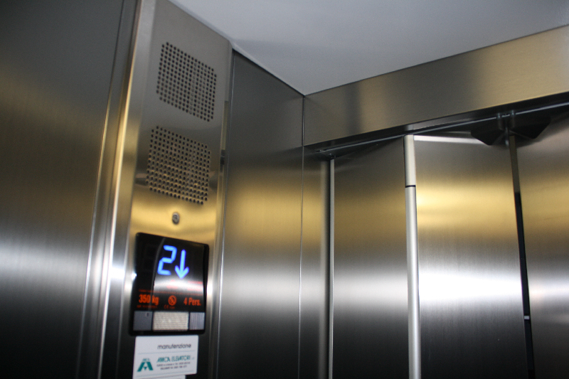 indicatore piano ascensore realizzato a Milano - 1