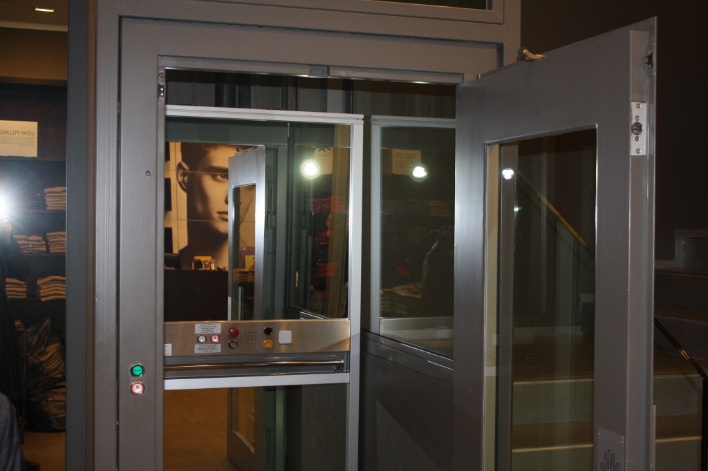 Installazione piattaforma elevatrice a Varese