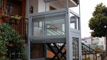Privati e residenziali, Installazione piattaforma elevatrice, Ferno (Varese)
