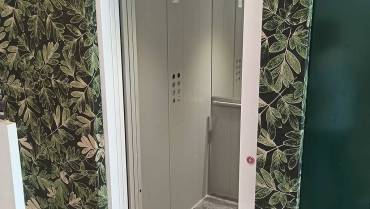 Attività commerciali, Installazione piattaforma elevatrice, Stresa (Verbania)