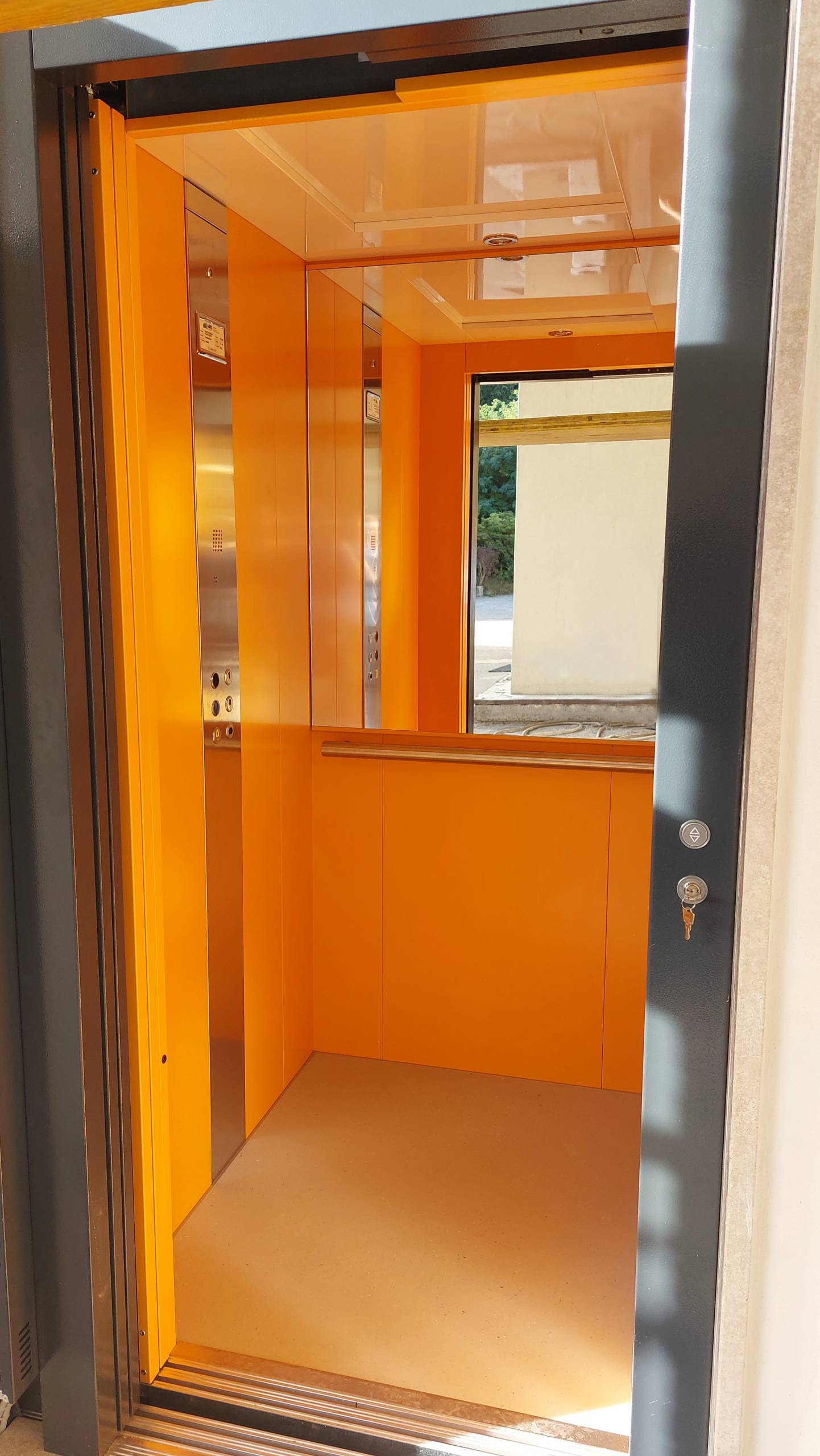 piattaforma elevatrice varese installazione